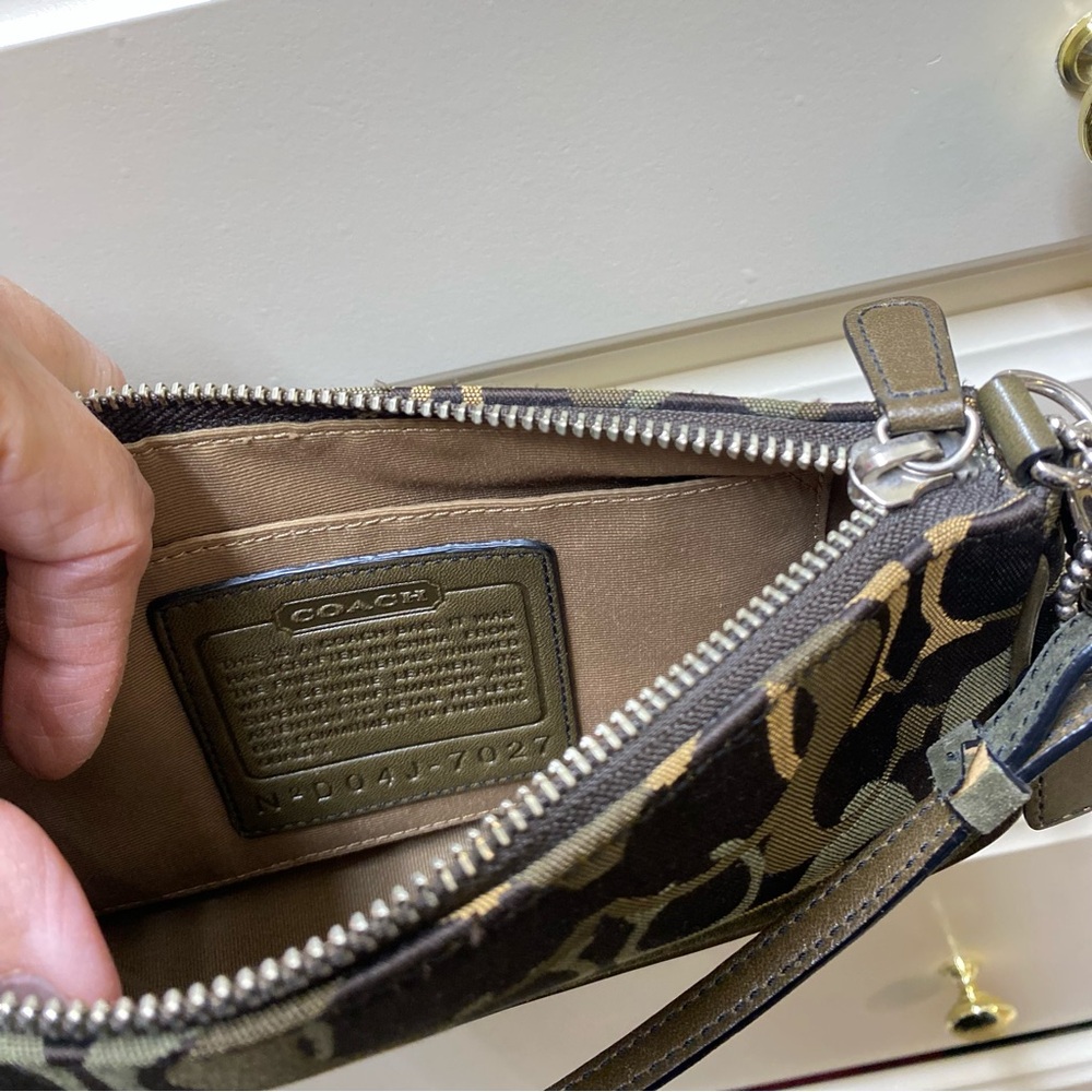 Coach Vintage Camouflage Monogram Wristlet - Picture 4 of 15